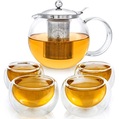 Teabloom Tee Set – Hitzebeständig + Bleifreier Teekannen-Wasserkocher aus Glas (1200 ml) mit herausnehmbarem Edelstahlfilter für losen Tee – Enthält 4 doppelwandige Isolierglasbecher (150 ml)