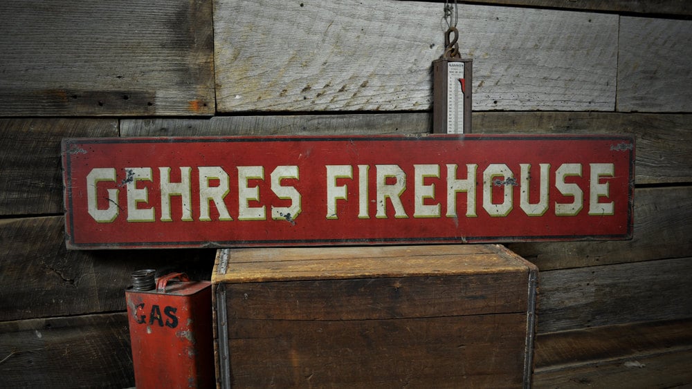 Personalisiertes Feuerwehrschild, Familie Feuerwehrschild, Feuerwehrmannschild, Feuerwehrmann Geschenk, Feuerwehrhaus Deko - Rustikal handgemachte Vintage Holzdekoration Personalisiertes Feuerwehrschild, Familie Feuerwehrschild, Feuerwehrmannschild, Feuerwehrmann Geschenk, Feuerwehrhaus Deko - Rustikal handgemachte Vintage Holzdekoration