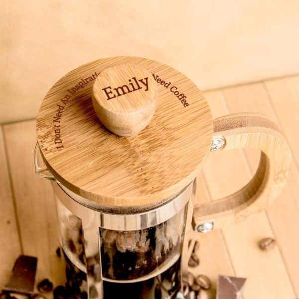 Personalisierte französische Presse mit umweltfreundlicher Produktion. Holzkaffeemaschine mit natürlichen Zutaten. Kaffee Karaffe mit Pogue Life Design.